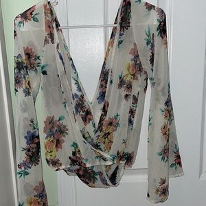 Pre-owned no flaws floral long sleeve sheer top million bullpup